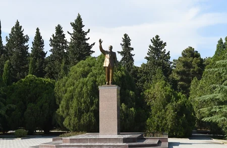 Prezident İlham Əliyev Naftalana səfərə gedib