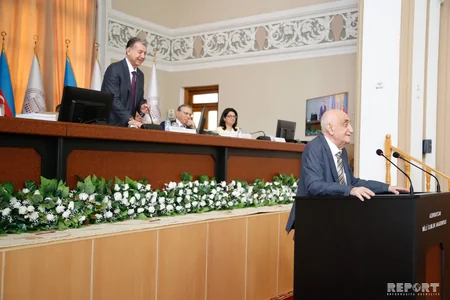 “Nizami Gəncəvi adına Qızıl medal” qaliblərə təqdim olunub