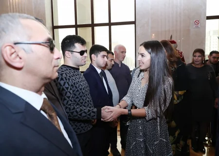 Leyla Əliyeva “And” tamaşasının premyerasında iştirak edib