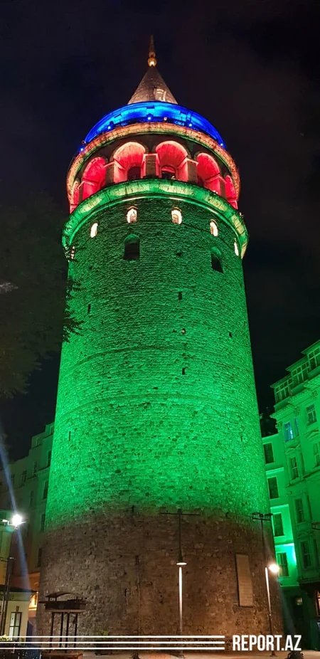 İstanbulun körpüləri Azərbaycan bayrağının rəngləri ilə işıqlandırıldı