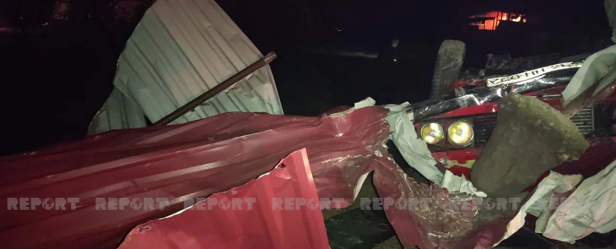 В Гахе автомобиль врезался в газопровод, есть пострадавшие