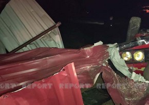 В Гахе автомобиль врезался в газопровод, есть пострадавшие