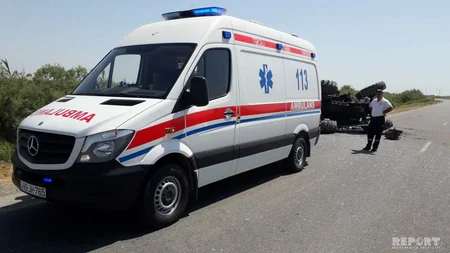 Kürdəmirdə traktor aşıb, sürücü xəsarət alıb - FOTO