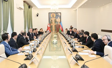 Azərbaycanın Baş naziri Tbilisidə Gürcüstan parlamentinin sədri ilə görüşüb