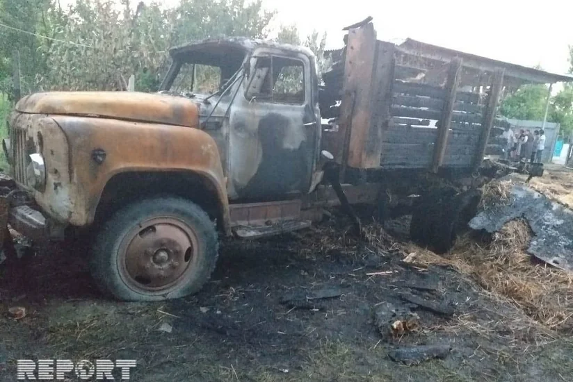 В регионе Азербайджана грузовик сгорел вместе с домом - ФОТО
