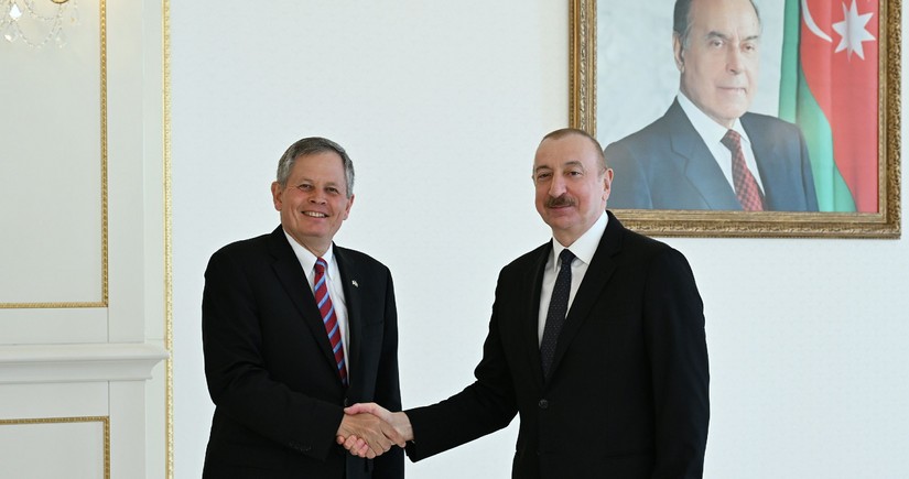 Prezident İlham Əliyev ABŞ Senatının Xarici Əlaqələr Komitəsinin üzvünü qəbul edib