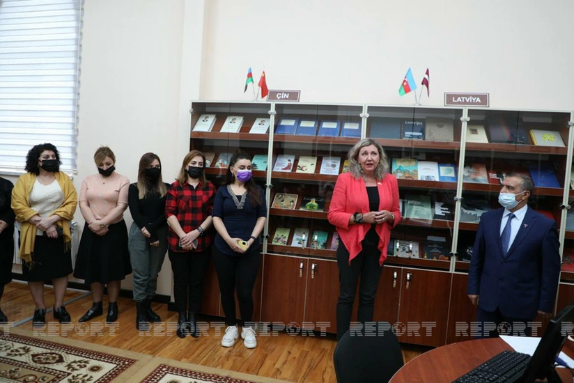 Азербайджанской национальной библиотеке подарены книги о Латвии