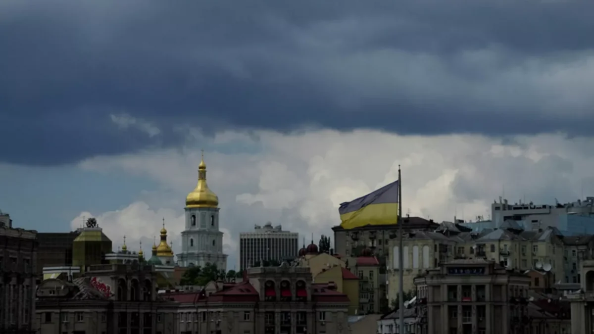 На всей территории Украины объявили воздушную тревогу из-за ракетных ударов