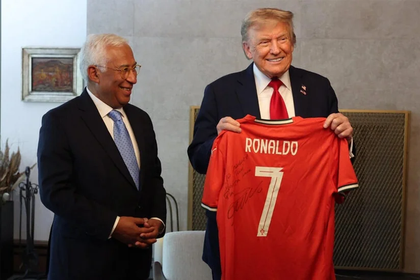 Kriştianu Ronaldu Donald Trampa forma hədiyyə edib