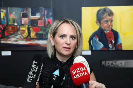 В Баку выставлены картины турецкой художницы Айфер Акбашоглу