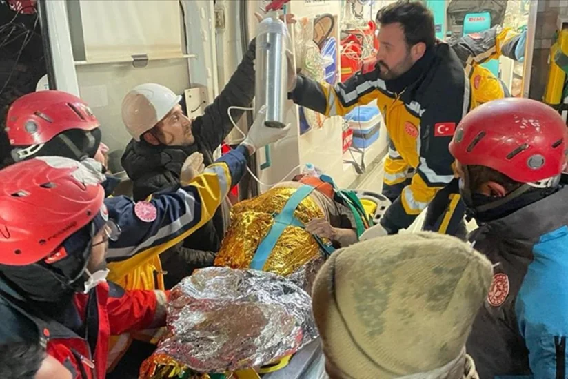 Adıyamanda zəlzələdən 212 saat sonra 77 yaşlı qadın xilas edilib