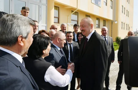 Президент Азербайджана принял участие в открытии жилкомплекса в Кюрдаханы - ФОТО