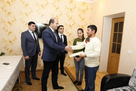 Kürdəmir və Ağsuda şəhid ailələri və müharibə əlillərinə mənzillər verilib