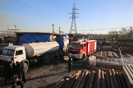 Bakıda inşaat materialları bazarındakı yanğının açıq alov mənbələri söndürülüb - YENİLƏNİB-7