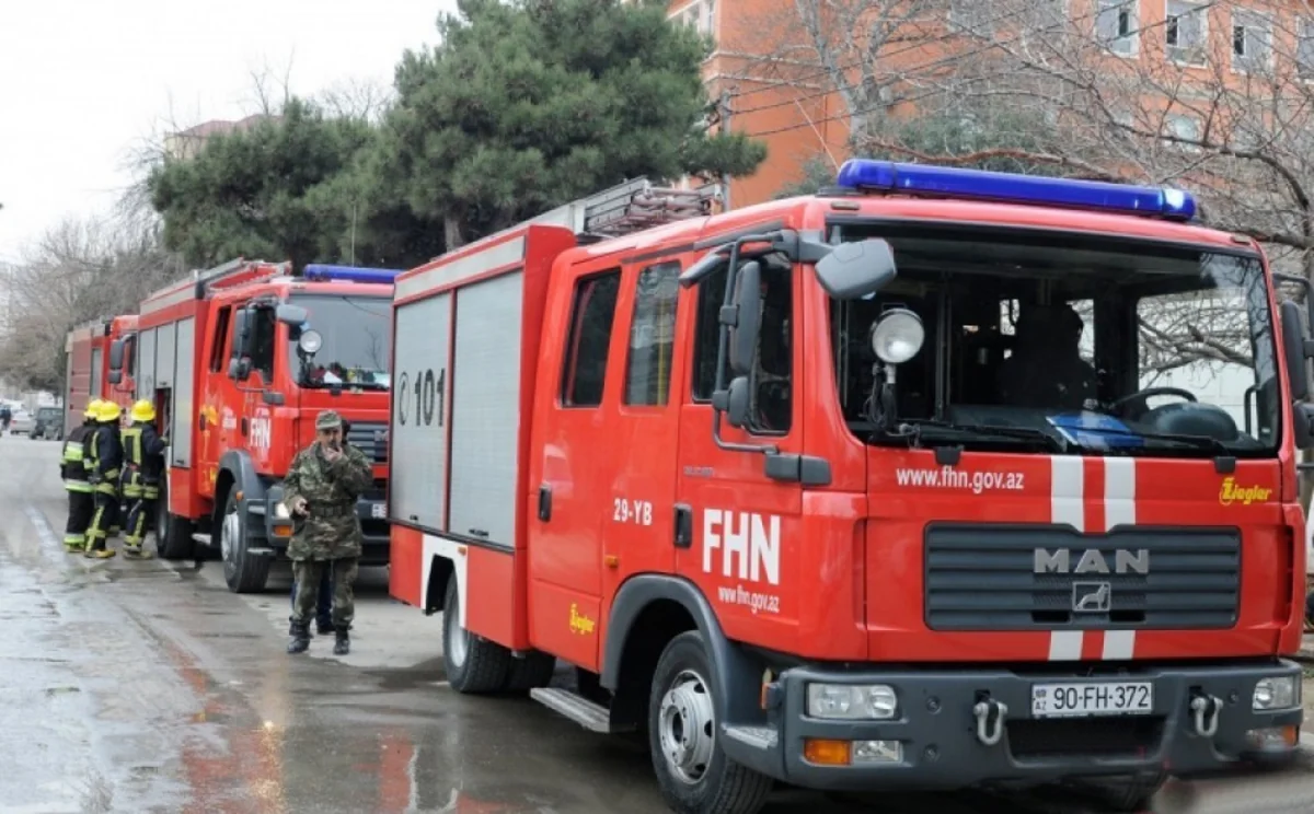 Bakıda yaşayış binasında yanğın oldu, 8 nəfər təxliyə edildi