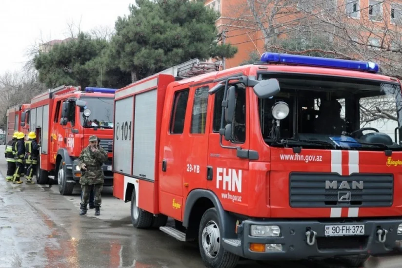 Bakıda yaşayış binasında yanğın oldu, 8 nəfər təxliyə edildi