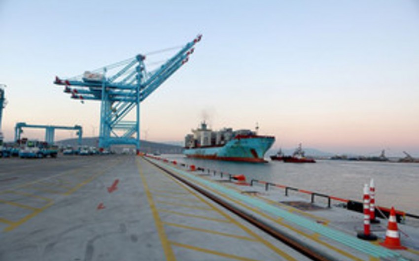 Batumi limanından neft nəqli 38% azalıb