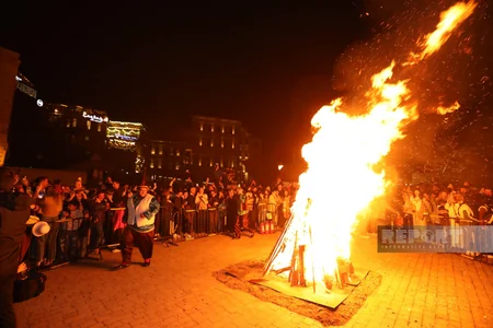 İçərişəhərdə təntənəli bayram tonqalı qalanıb