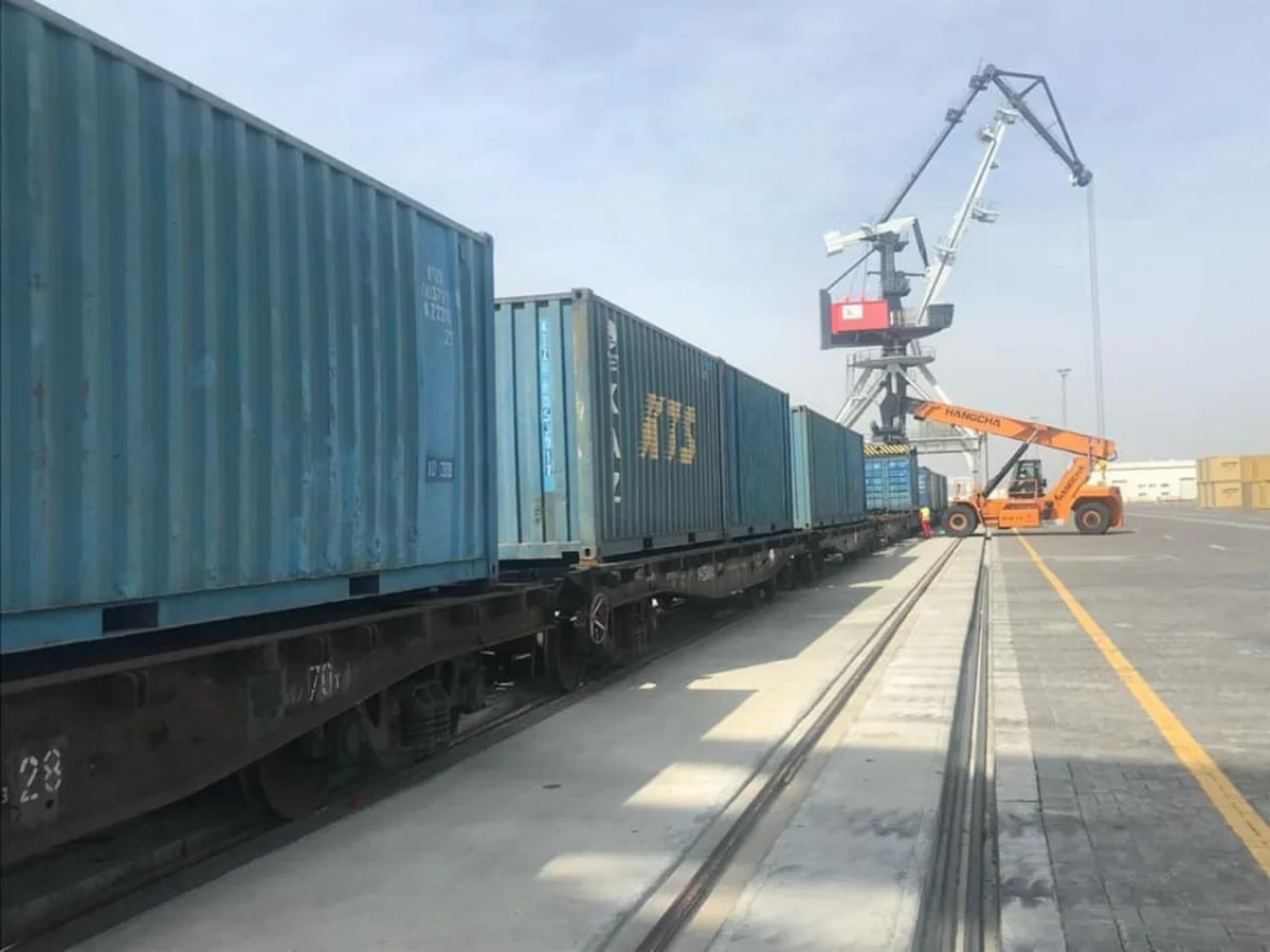 Carbamide transported via container for first time in Baku Port