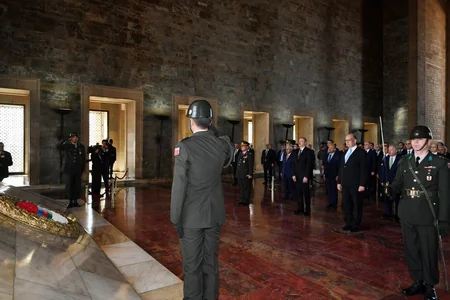 Prezident İlham Əliyev Ankarada Anıtqəbiri ziyarət edib