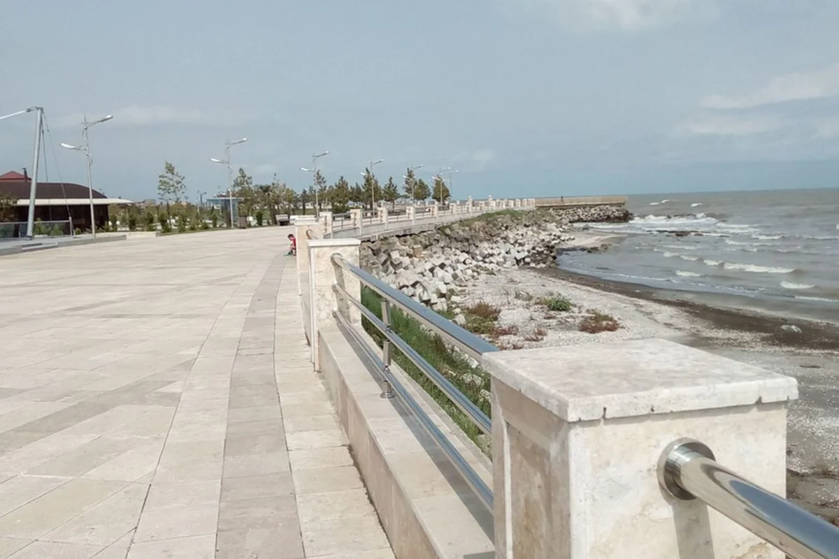 Bulvarda sudan meyit çıxarılıb