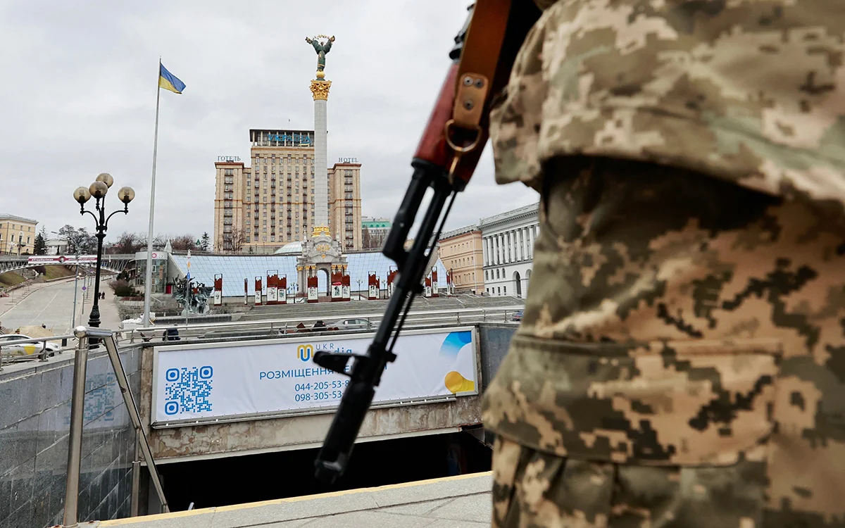 Зеленский продлил военное положение в Украине еще на 30 суток