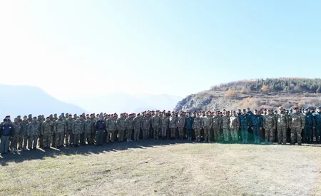 Ali Baş Komandan İlham Əliyev Şuşada hərbçilər qarşısında çıxış edib