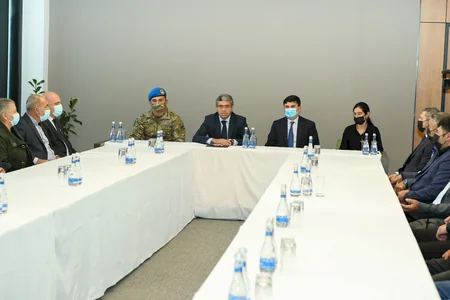 Nazirlik daha 50 şəhid ailəsi və qaziyə mənzillərin sənədlərini təqdim edib