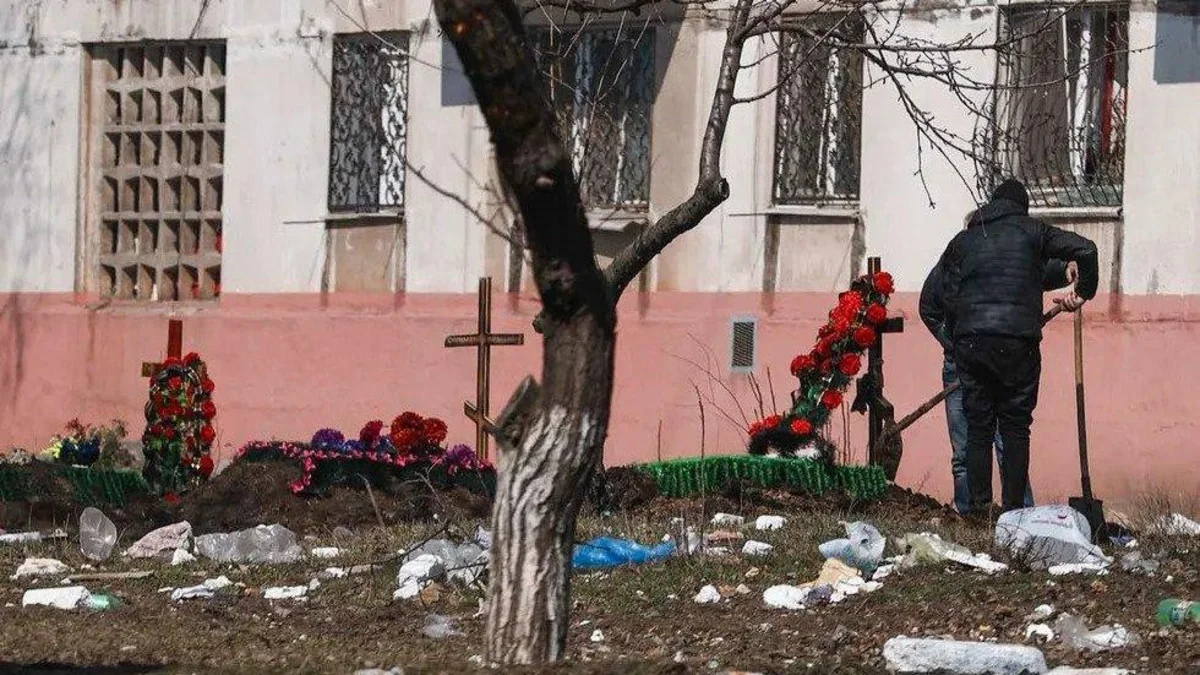 City official: Unidentified bodies taken to landfill together with garbage in Mariupol