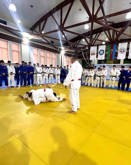 Yeniyetmə cüdoçular üçün ustad dərsi keçirilib