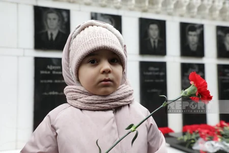 Milli qürur və and yeri - Şəhidlər xiyabanına axın başlayıb - FOTOREPORTAJ
