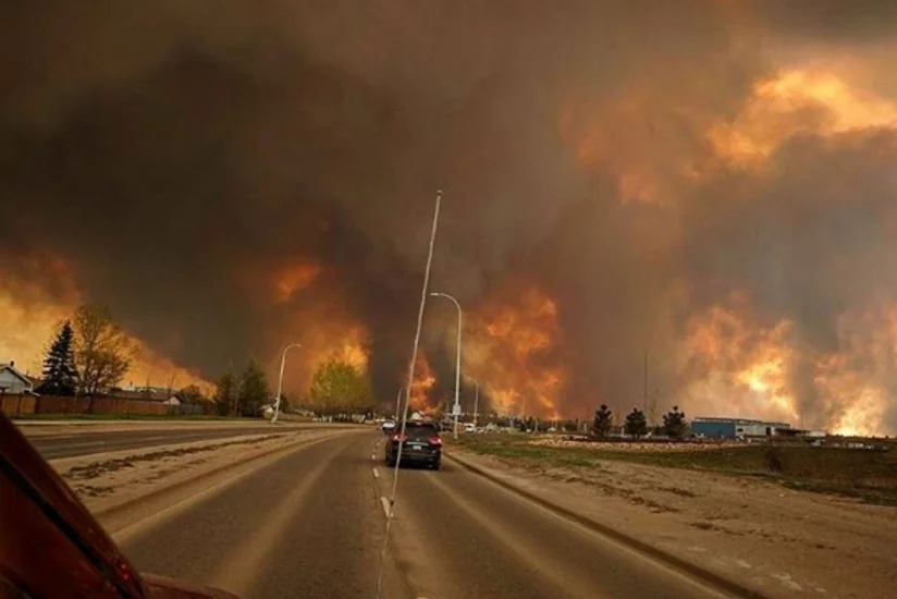 ​В регионе Канады объявлена эвакуация из-за лесных пожаров - ВИДЕО