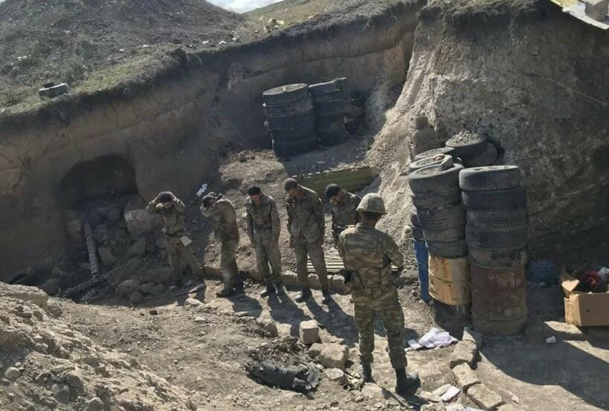 Азербайджан передал Армении 100 военнопленных после конфликта в Карабахе