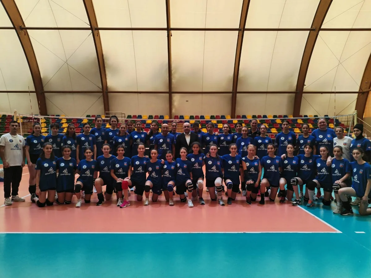 Federasiya prezidenti fərqlənən voleybolçularla görüşüb