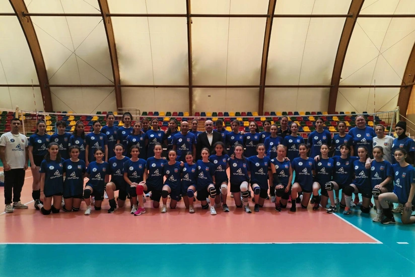 Federasiya prezidenti fərqlənən voleybolçularla görüşüb