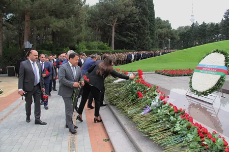 Vəkillər Kollegiyasının rəhbərliyi Heydər Əliyevin xatirəsini yad ediblər
