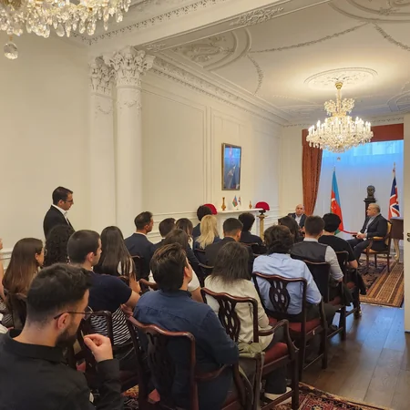 Emin Əmrullayev: Azərbaycanlı gənclər dünyanın ən nüfuzlu universitetlərində oxuyur
