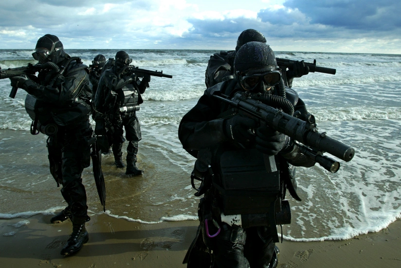 Two US Navy SEAL team members missing after incident off Somalia coast