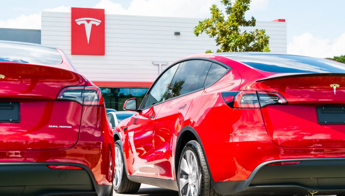 Tesla собирается продать акции на 5 млрд долларов