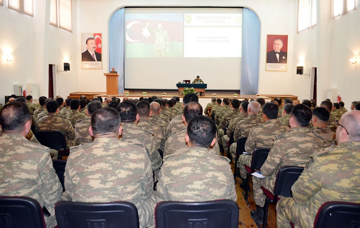 Müdafiə Nazirliyində hərbçilərin maaşının artırılması məsələsi müzakirə olunub