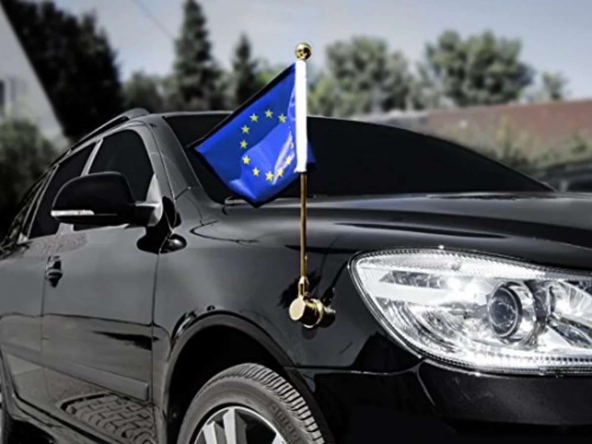 Somalia explosion: Car bomb hits EU convoy