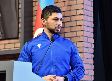 Fərid Qayıbov ötən ay beynəlxalq turnirlərdə medal qazanmış idmançılarla görüşüb