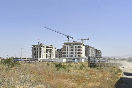 Foreign diplomats get acquainted with work carried out in residential complex in Aghdam