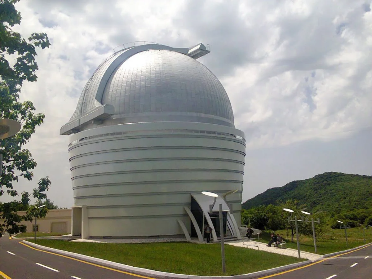 Cracks appear in cladding of Shamakhi Astrophysics Observatory