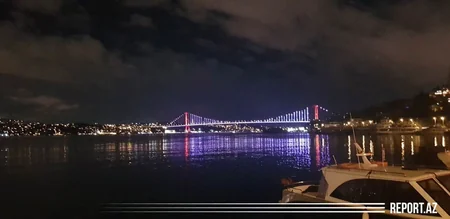 İstanbulun körpüləri Azərbaycan bayrağının rəngləri ilə işıqlandırıldı