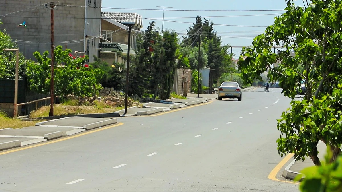 Bakının Ramana qəsəbəsinin mərkəzi küçəsi əsaslı şəkildə təmir olunub