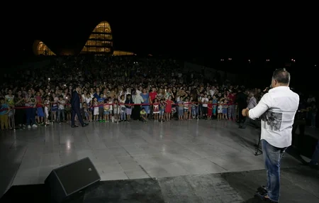 Heydər Əliyev Mərkəzində Ədalət Şükürovun solo konserti olub