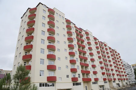 SOCAR prezidenti neftçilərə yeni mənzillərin orderlərini təqdim edib