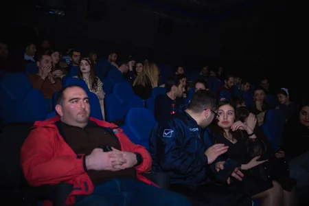 В CinemaPlus состоялся предпремьерный показ турецкой комедии Bayi toplantısı - ВИДЕО