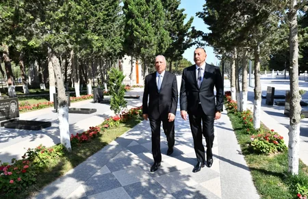Dövlət başçısı Sumqayıtda Şəhidlər xiyabanında olub